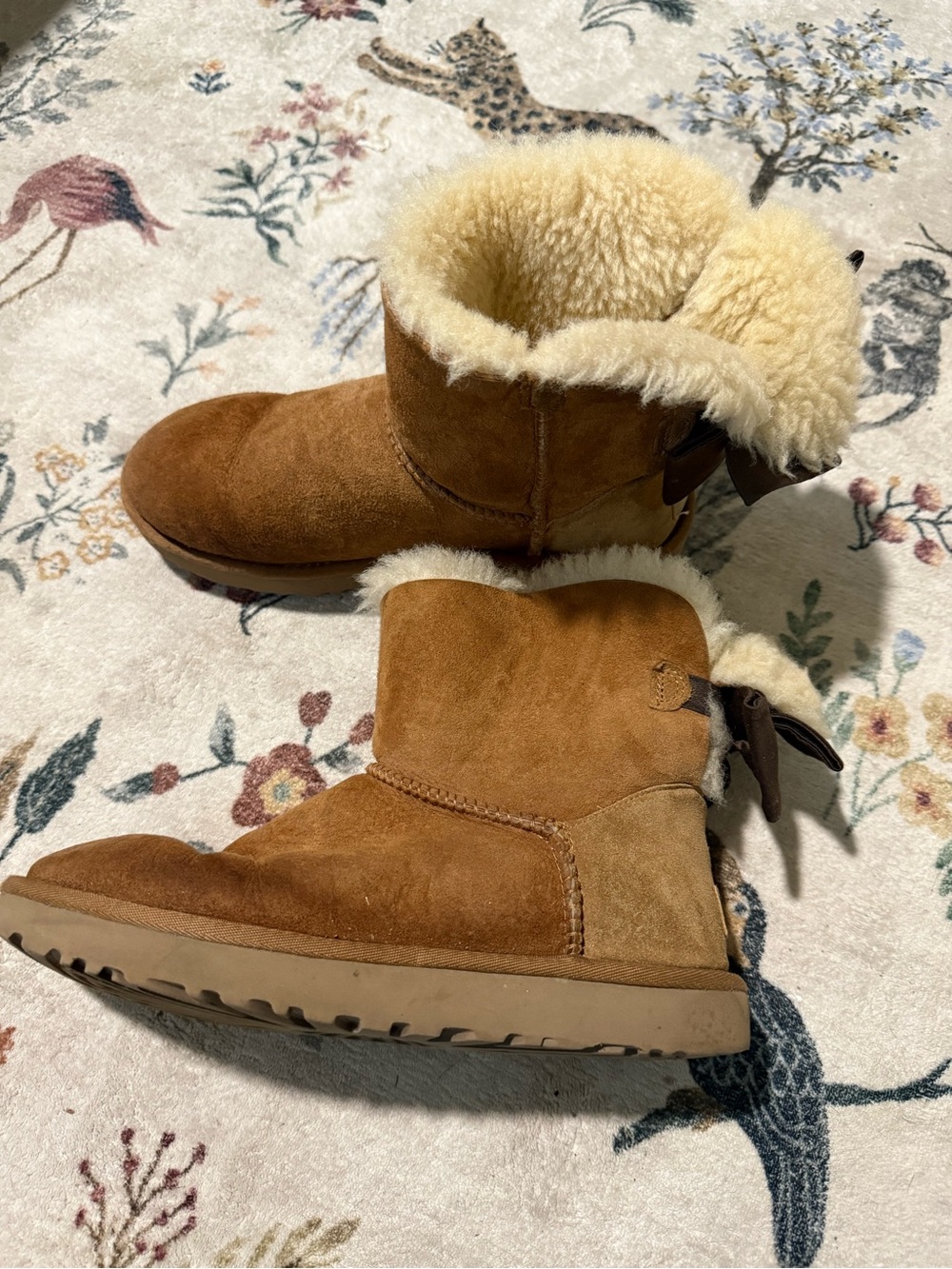 UGG mini bailey bow Cream Sheepskin-Lined Slippers size 8